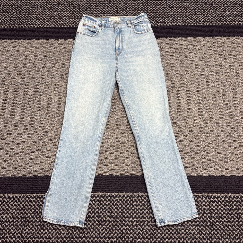 Abercrombie The 90’s Straight Ultra High Rise Curve Love Sz 29 Distressed Casual